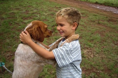 Tess made a new friend
at a field trial (Age 2) Tess made a new friend
at a field trial (Age 2)